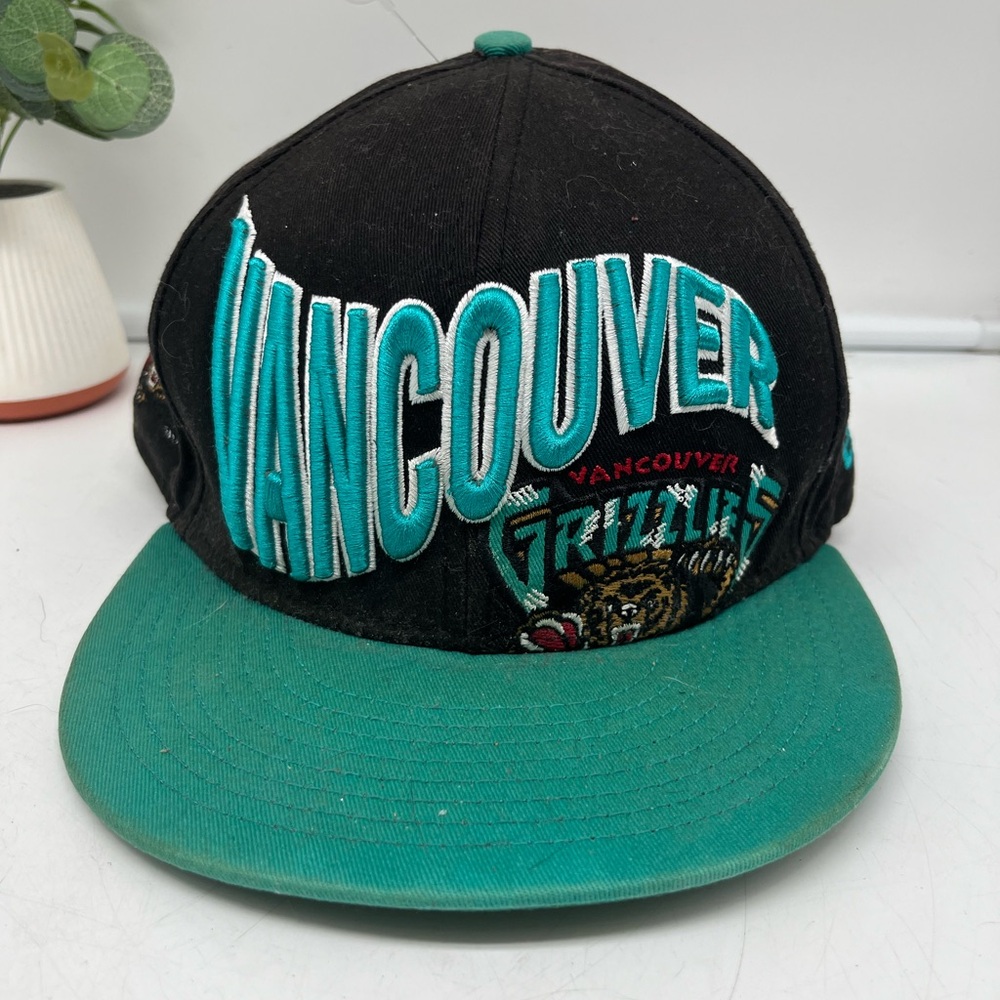 Vancouver Grizzlies New Era Hardwood Classics Snapback Hat Cap NBA Spell Out.